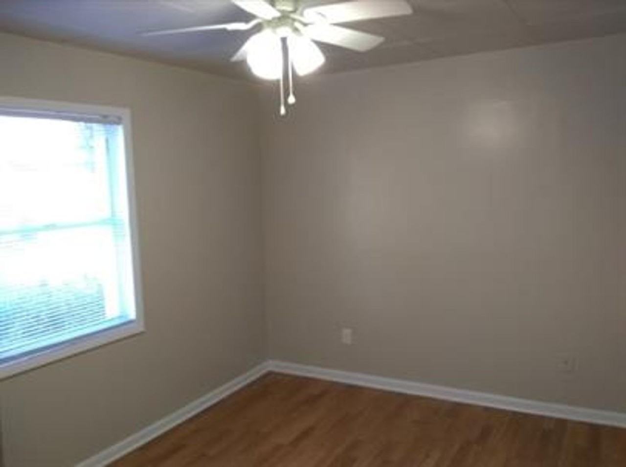 502 Maplewood Dr - Photo 4 of 8