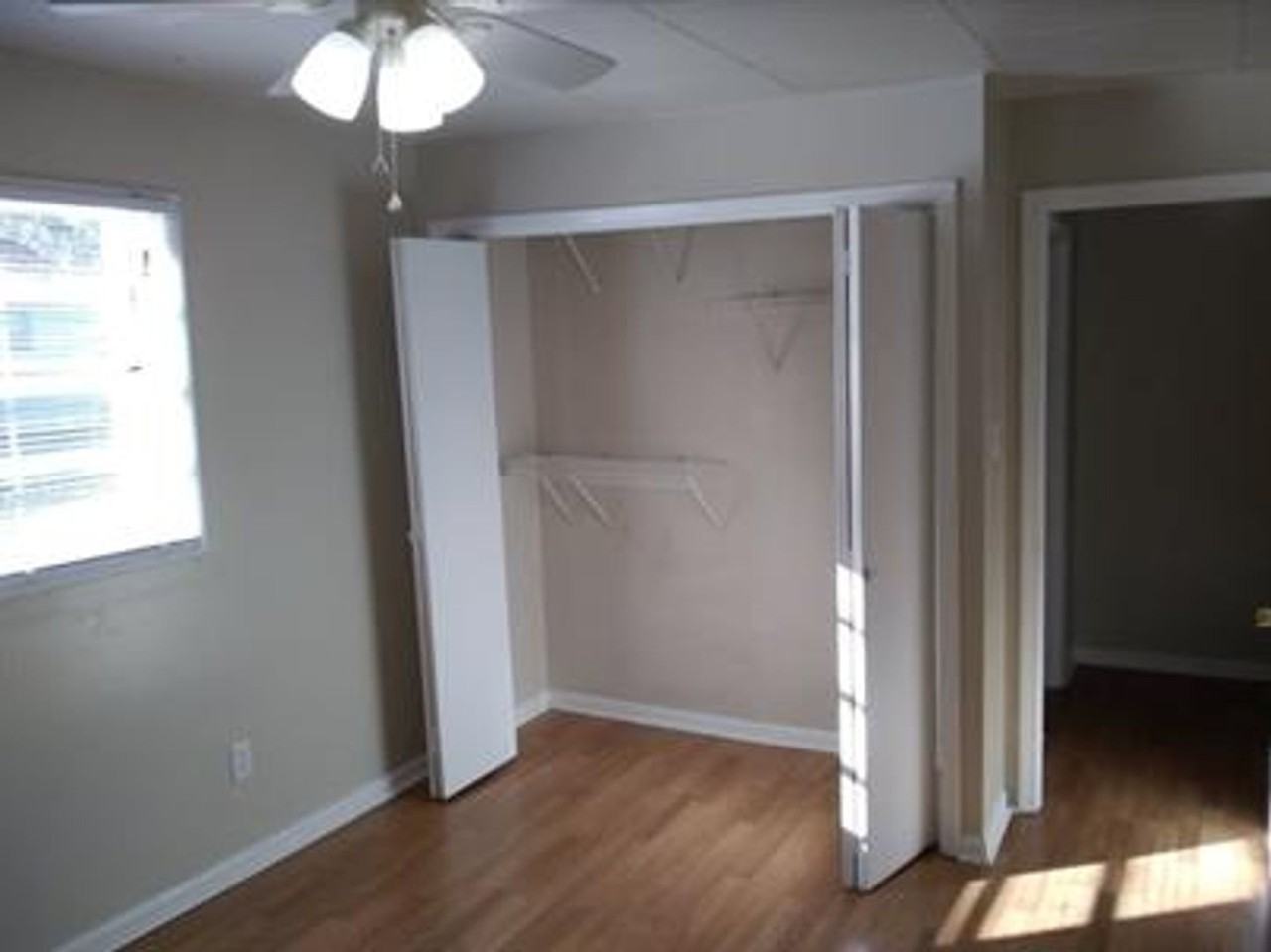502 Maplewood Dr - Photo 5 of 8