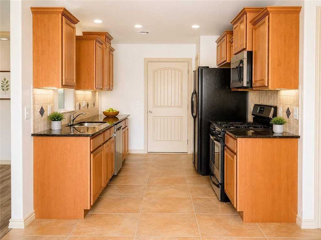 3001 N 18th St - Photo 4 of 14