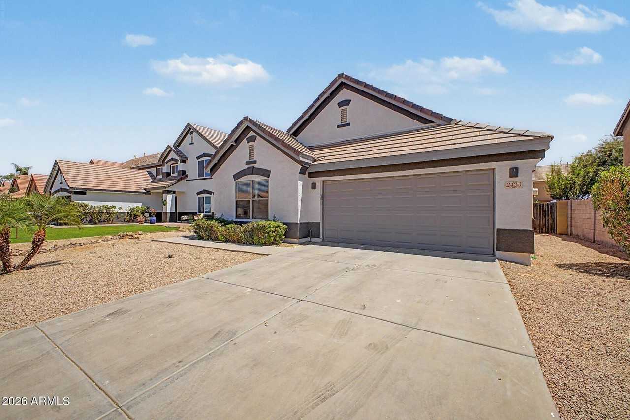 2423 E Winged Foot Dr - Photo 3 of 33