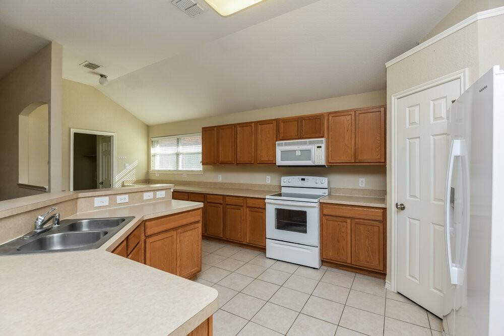 3912 Big Thicket Dr - Photo 7 of 16