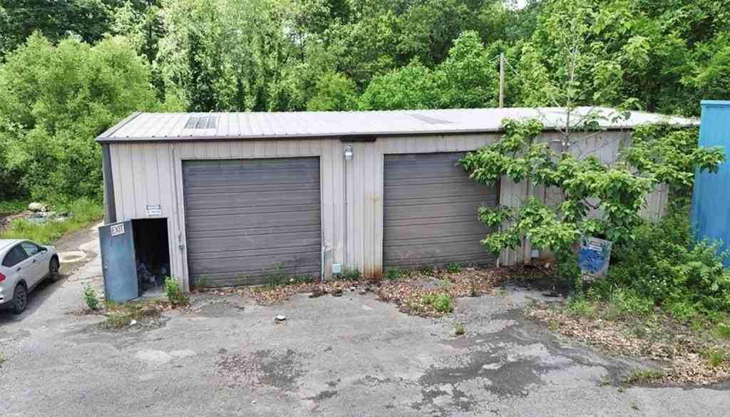 87 Robin Hood Ln - Photo 2 of 3