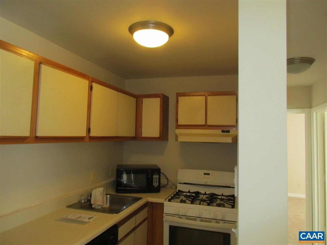 820 Runnel Ct #6 - Photo 5 of 11