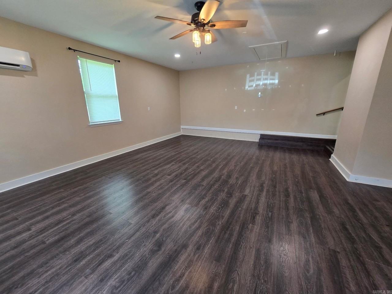 22217 Phillip Dr - Photo 4 of 11