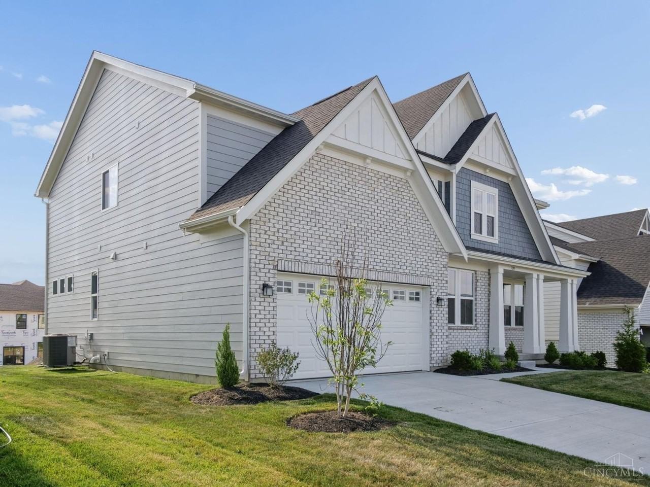 5195 Brookfield Ln - Photo 4 of 47