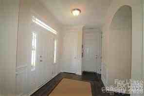 10517 Donahue Dr - Photo 3 of 32