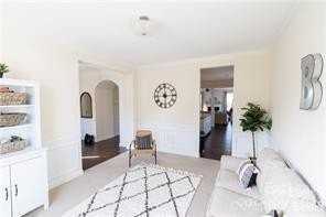 10517 Donahue Dr - Photo 6 of 32