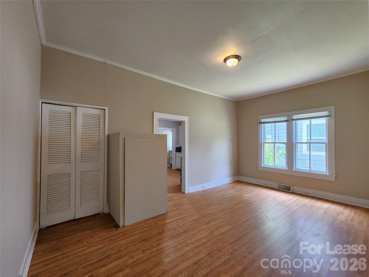 907 S Jackson St - Photo 7 of 14