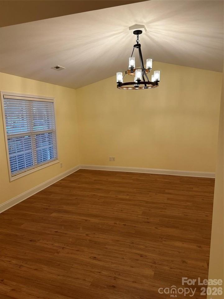 708 E Catawba St - Photo 3 of 11