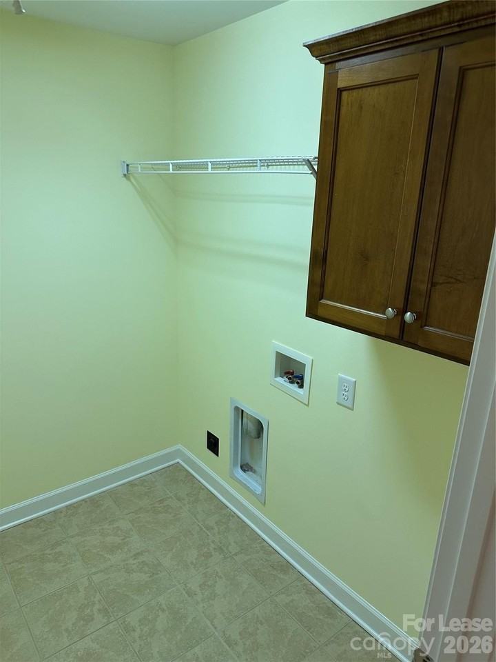 708 E Catawba St - Photo 7 of 11