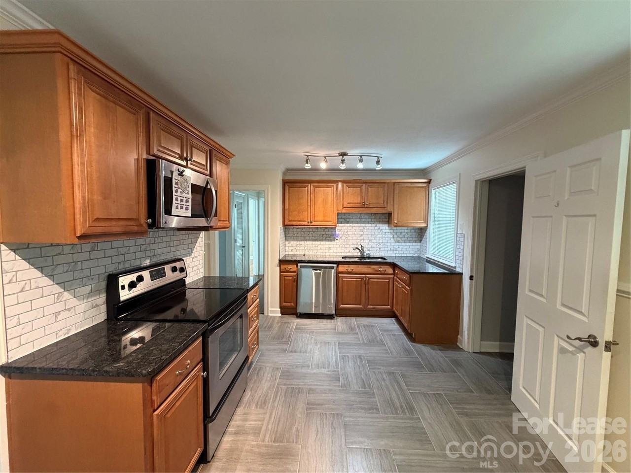 637 Hartness Rd - Photo 2 of 17