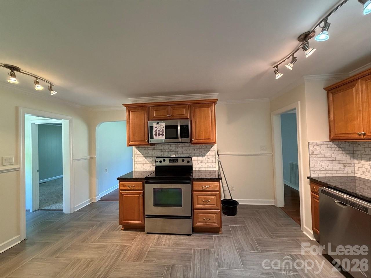 637 Hartness Rd - Photo 7 of 17