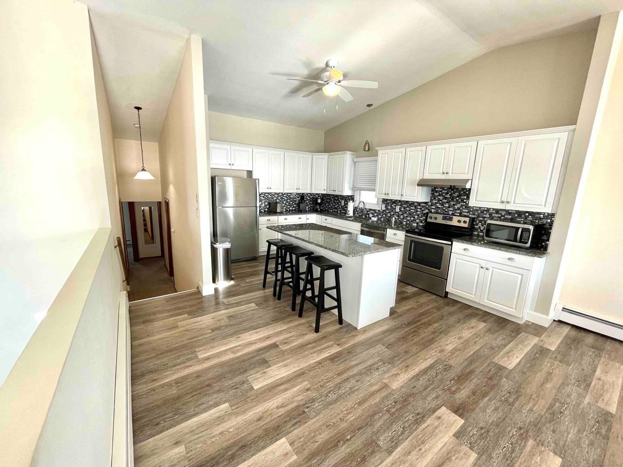 747 E Broadway - Photo 5 of 14