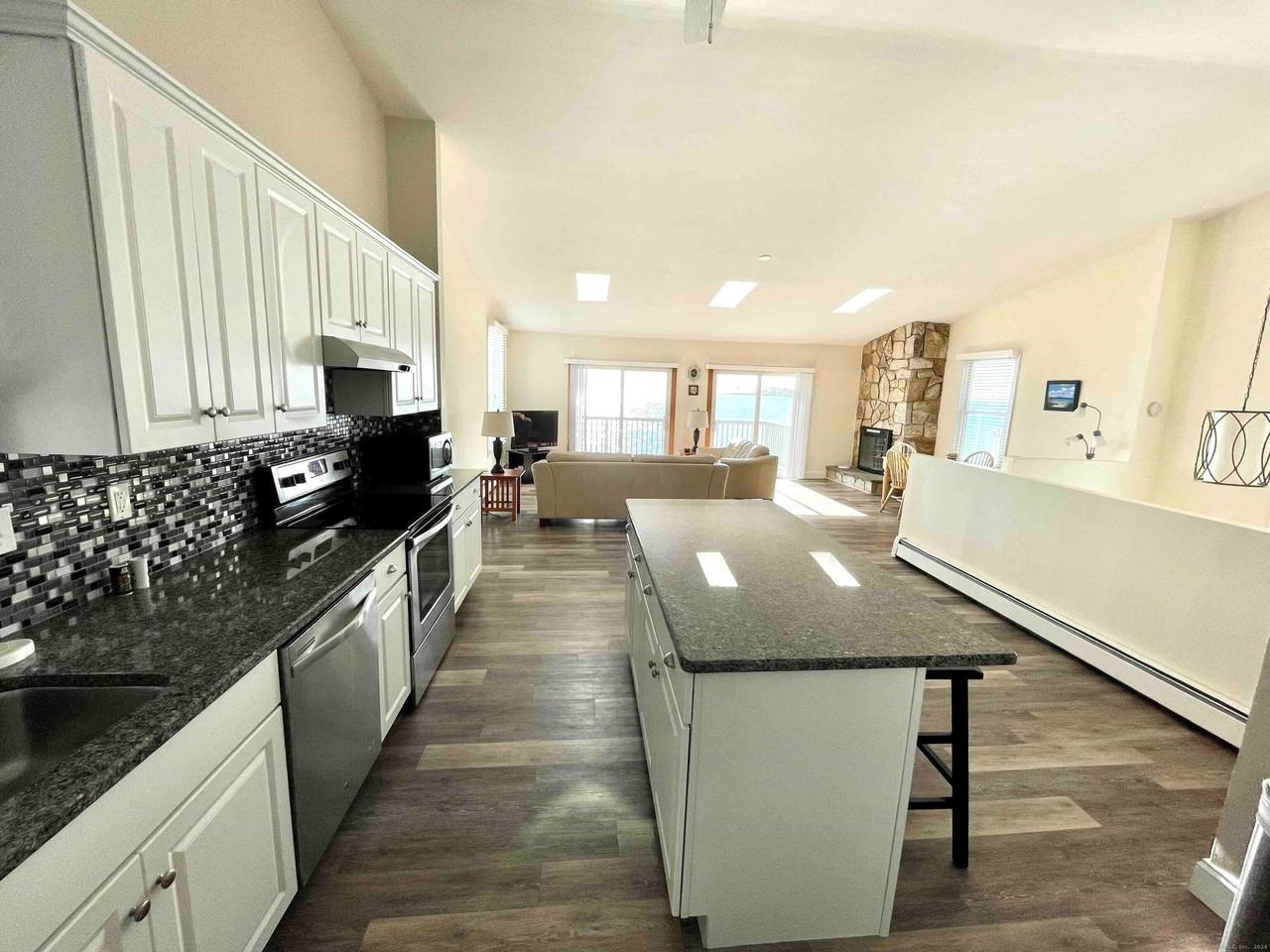 747 E Broadway - Photo 6 of 14