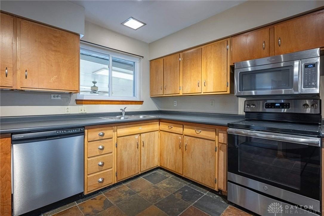 2309 Whitlock Pl - Photo 5 of 18