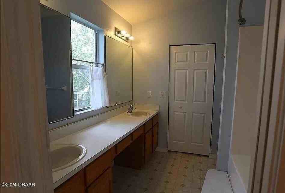 2266 N Normandy Blvd - Photo 5 of 11