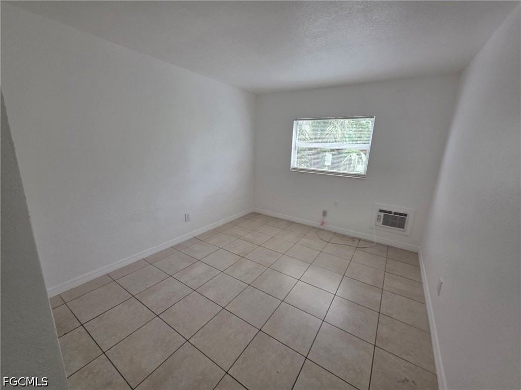 2452 Stella St #105 - Photo 3 of 8