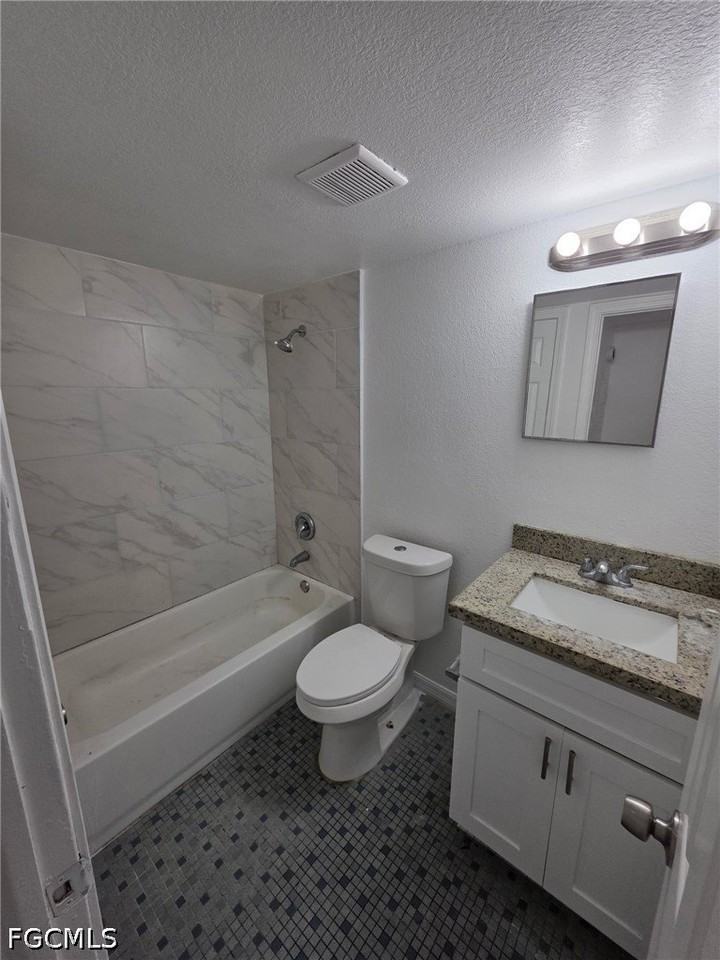 2452 Stella St #105 - Photo 5 of 8
