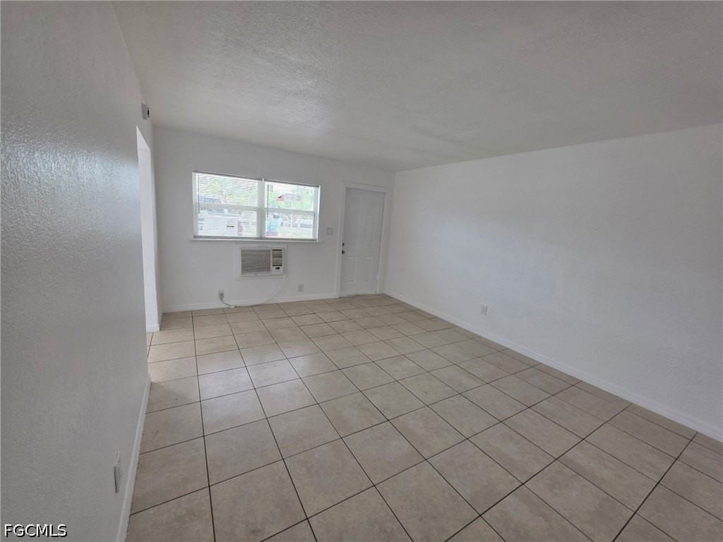 2452 Stella St #105 - Photo 6 of 8
