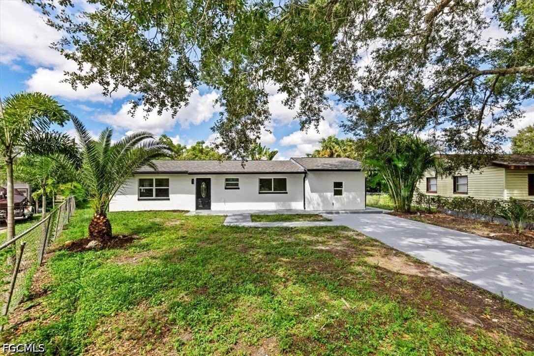 2570 Charleston Park Dr - Photo 2 of 6