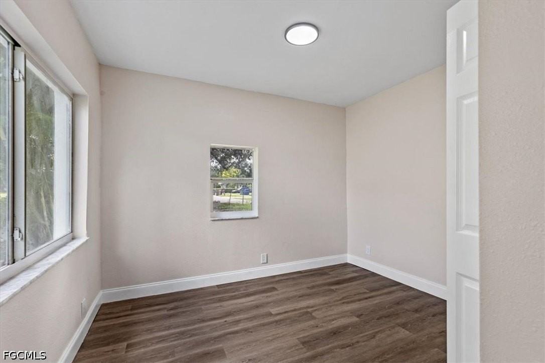 2570 Charleston Park Dr - Photo 3 of 6