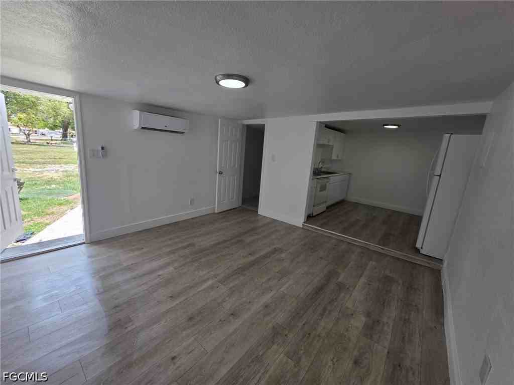420 Fairfax Dr #5 - Photo 3 of 7