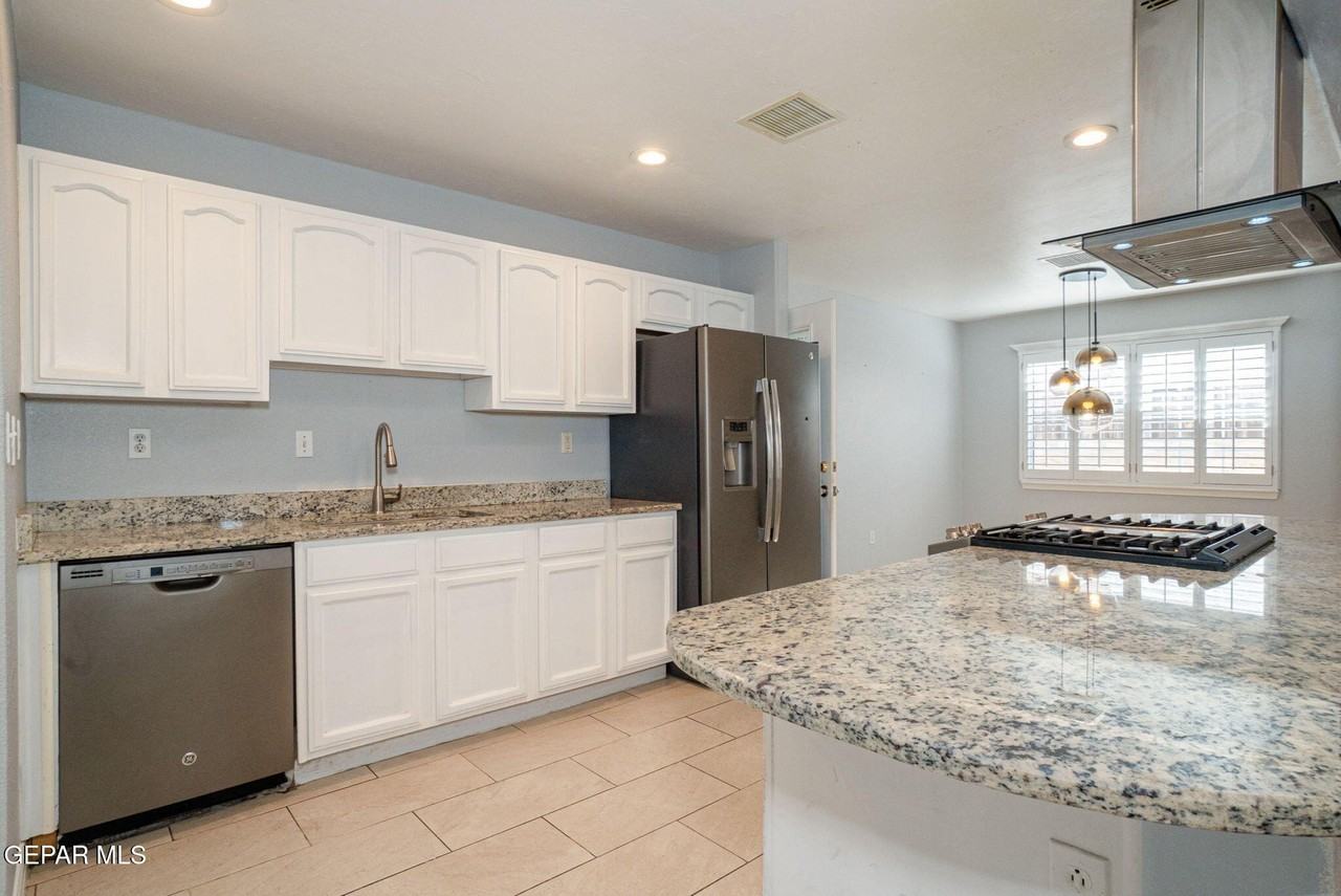 10805 Hitchcock Ave - Photo 4 of 24