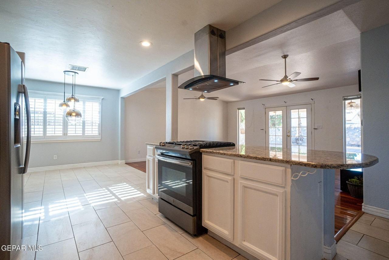 10805 Hitchcock Ave - Photo 5 of 24