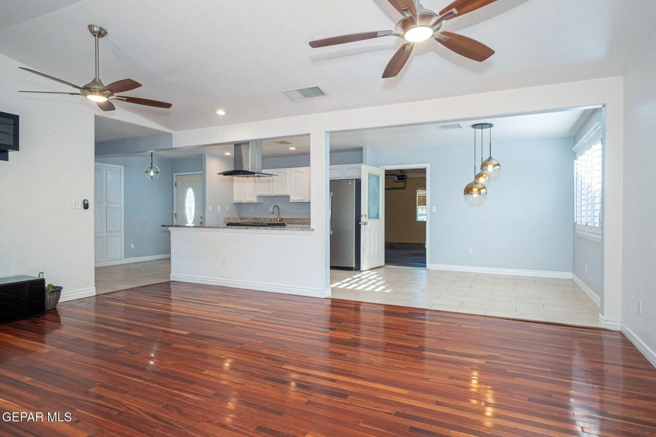 10805 Hitchcock Ave - Photo 7 of 24