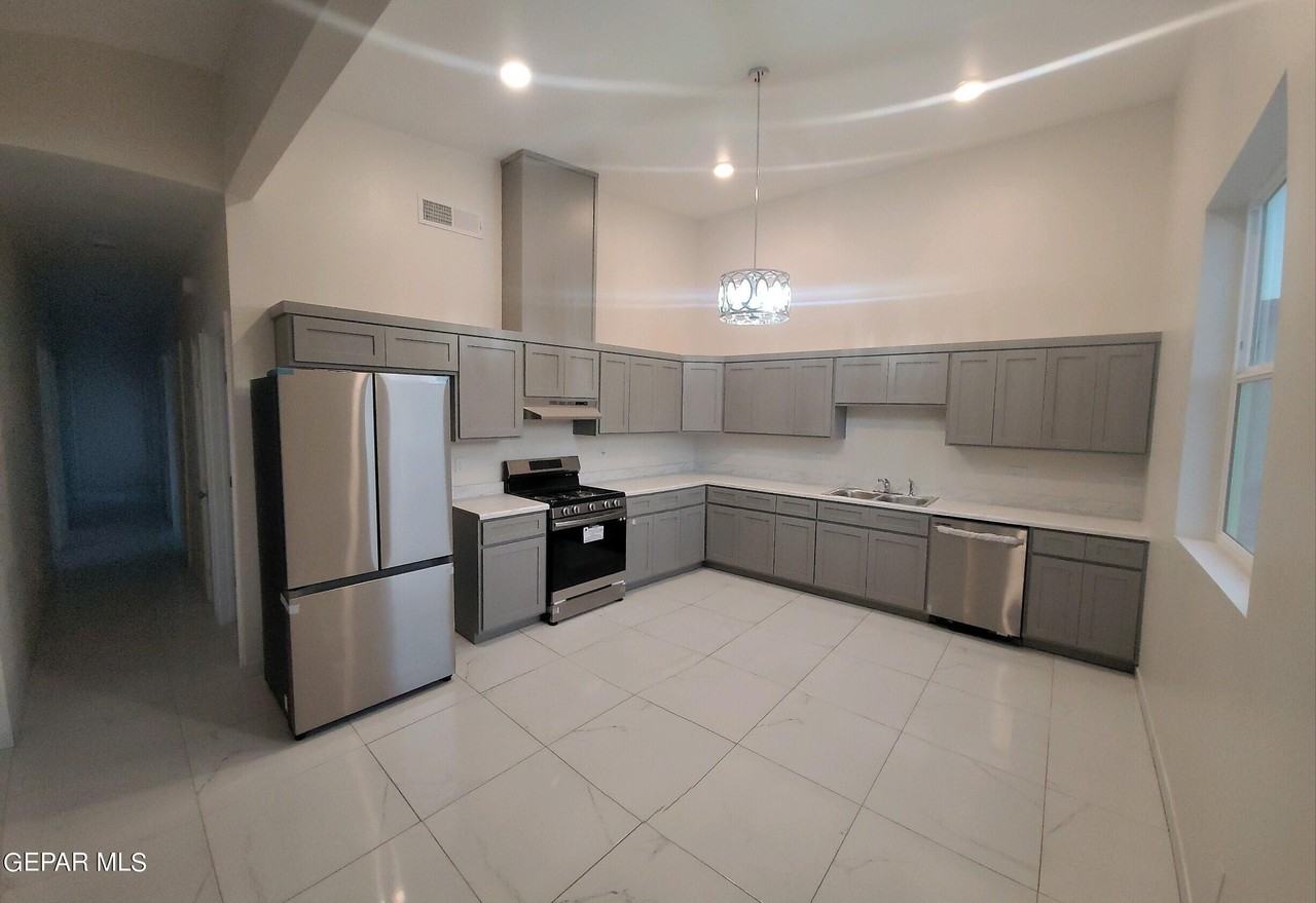 225 Antone St #B - Photo 4 of 6