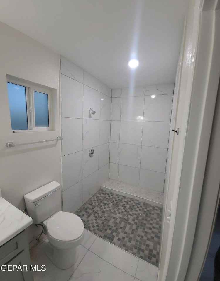 225 Antone St #B - Photo 5 of 6