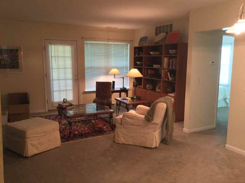 1123 Joyce Ln - Photo 2 of 24