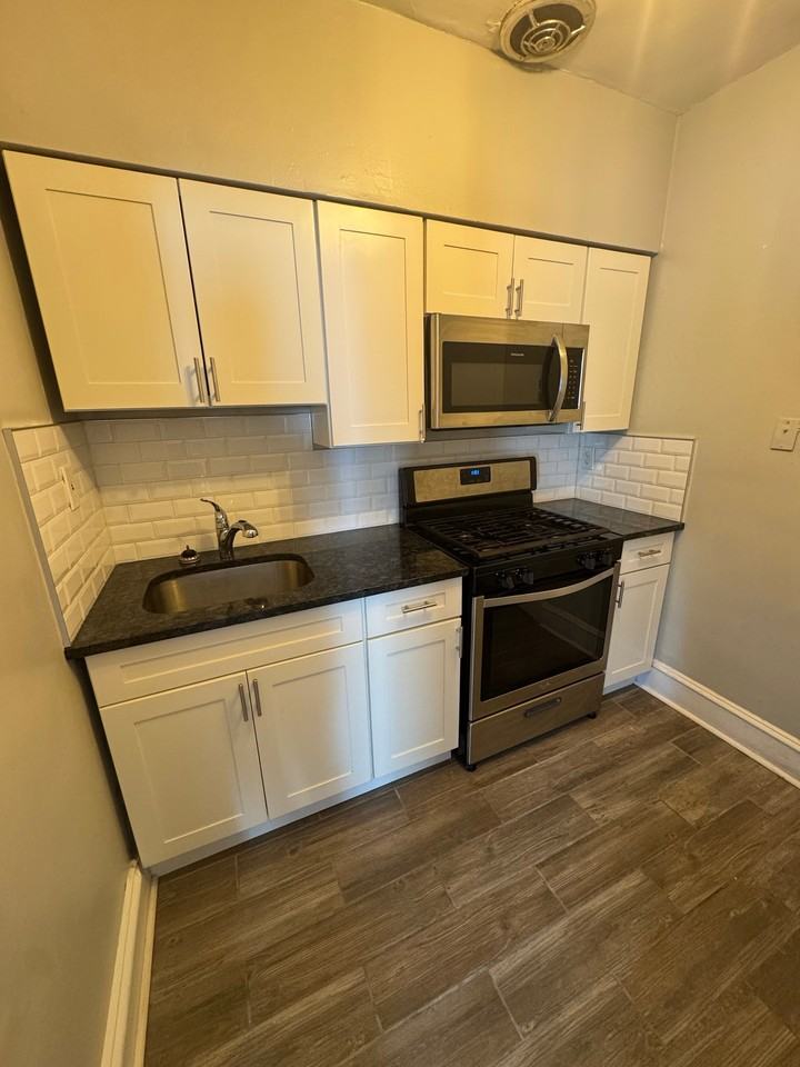 827 S 48th St #3RR - Photo 2 of 9