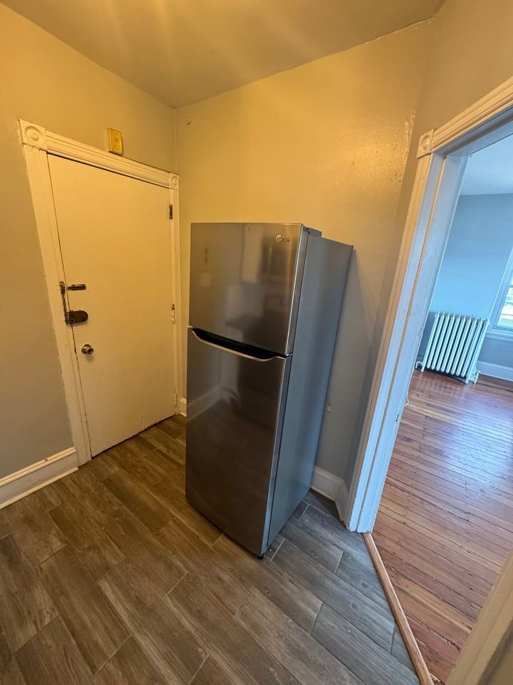 827 S 48th St #3RR - Photo 3 of 9