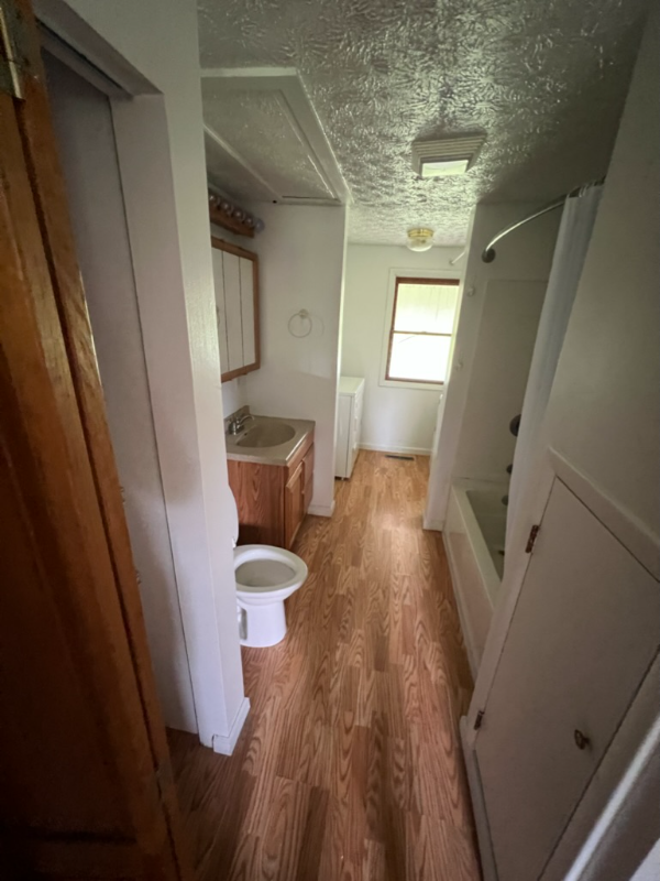 493 Brookside Dr - Photo 2 of 10