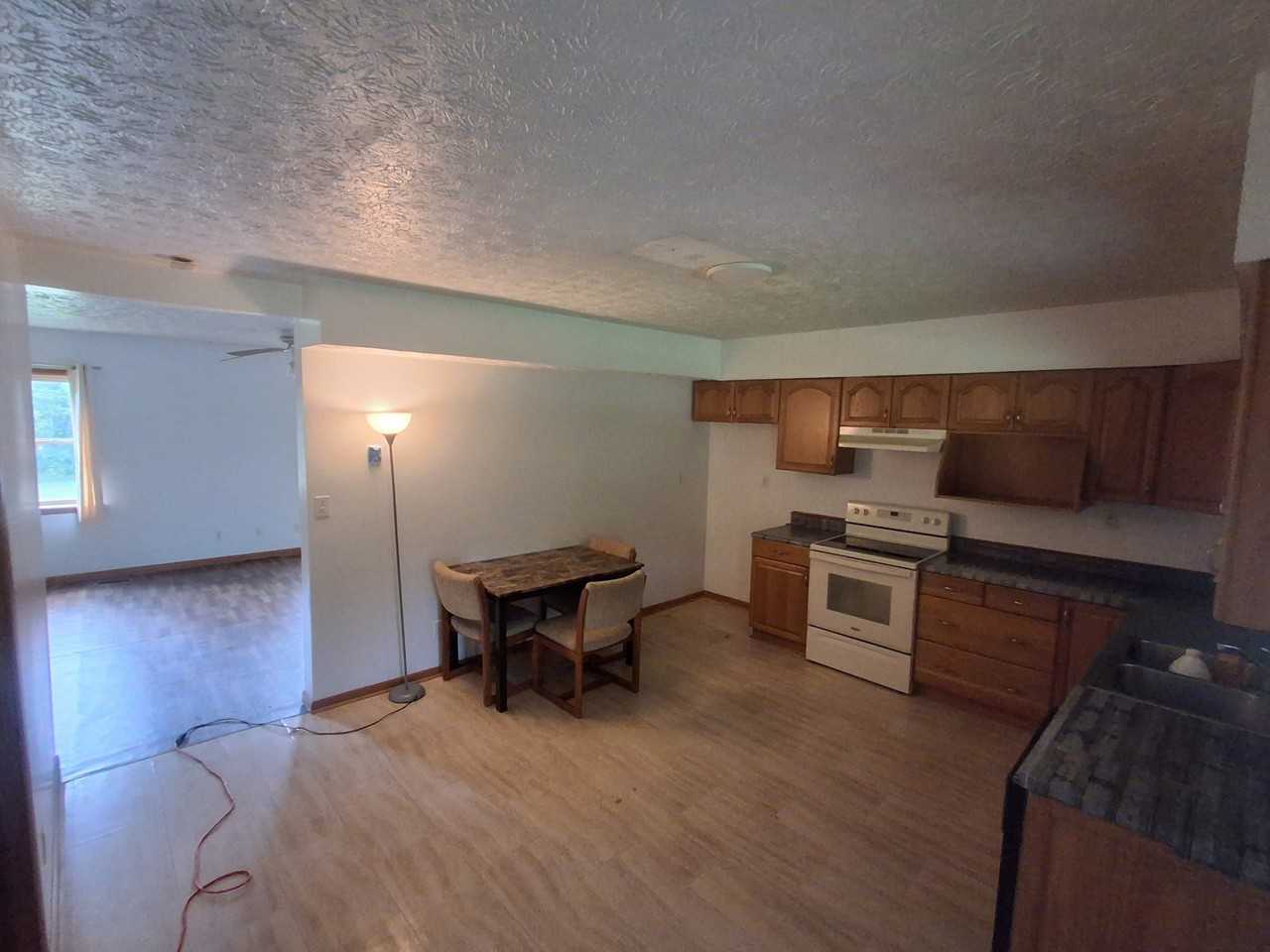 493 Brookside Dr - Photo 3 of 10