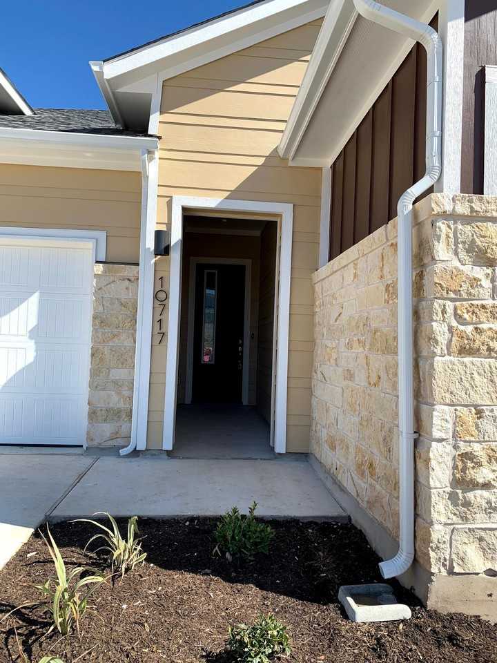 10717 Charger Way - Photo 2 of 35