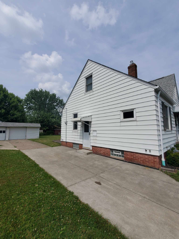 1510 Tuxedo Ave - Photo 3 of 37