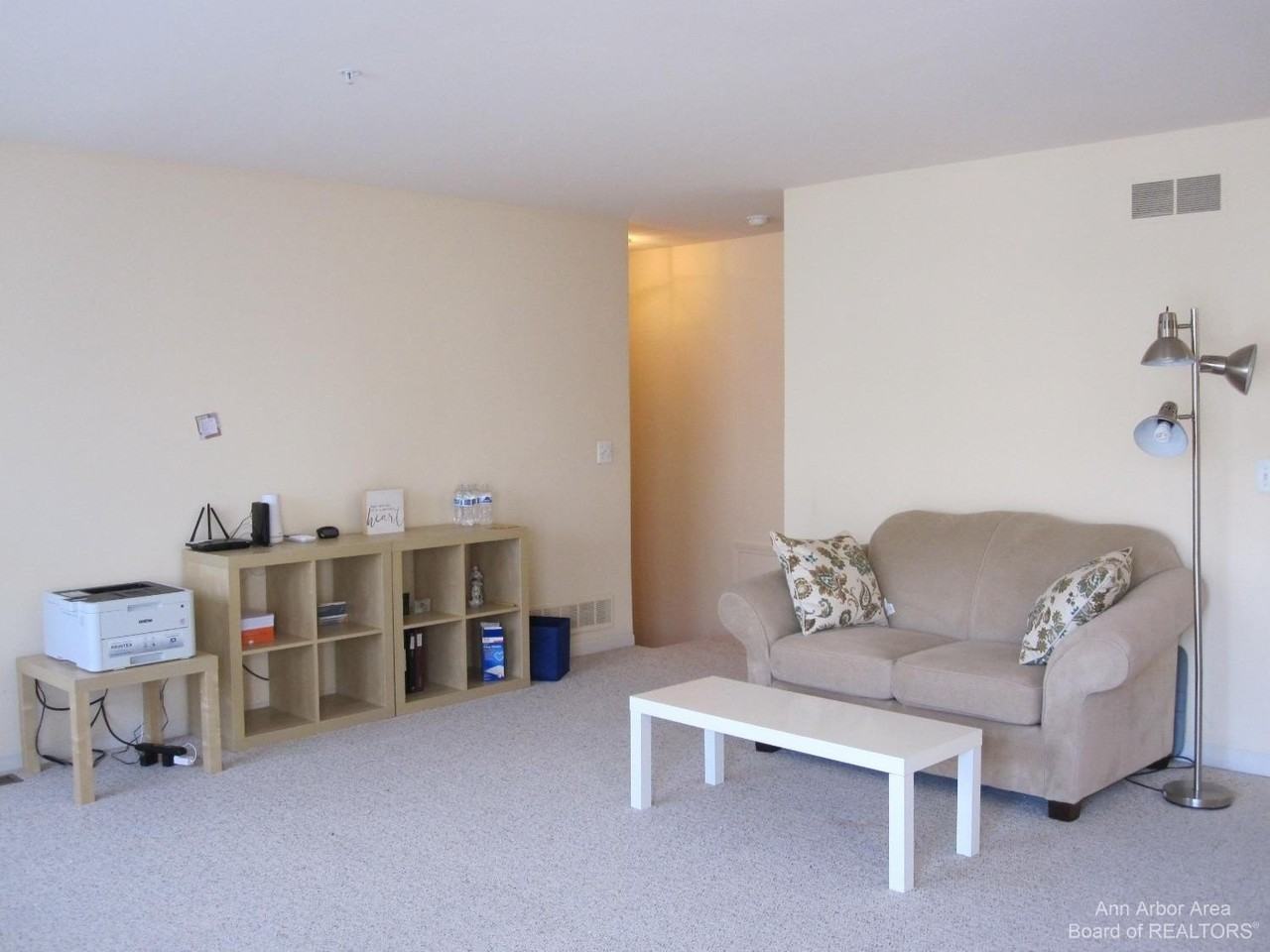 2806 Barclay Way - Photo 4 of 20