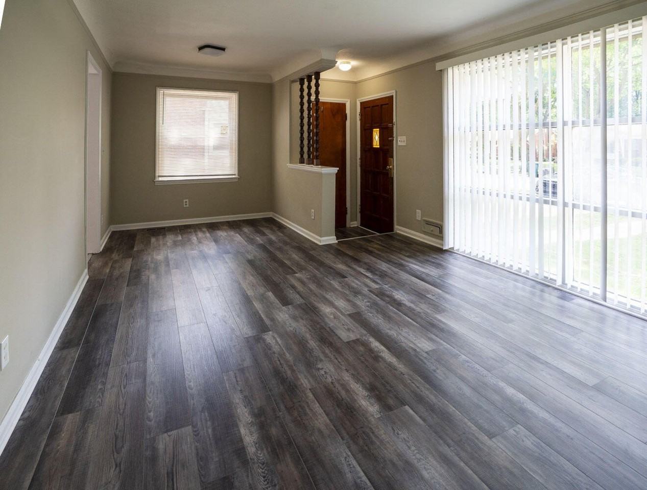 2631 Woodside St - Photo 4 of 11