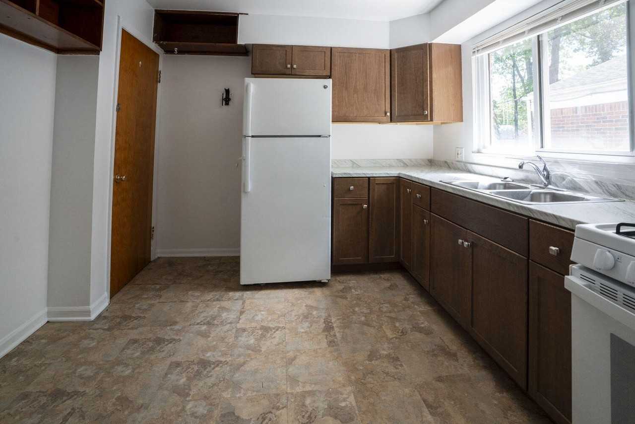 2631 Woodside St - Photo 5 of 11
