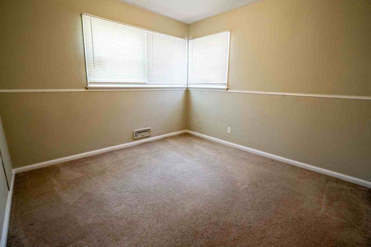 2631 Woodside St - Photo 7 of 11