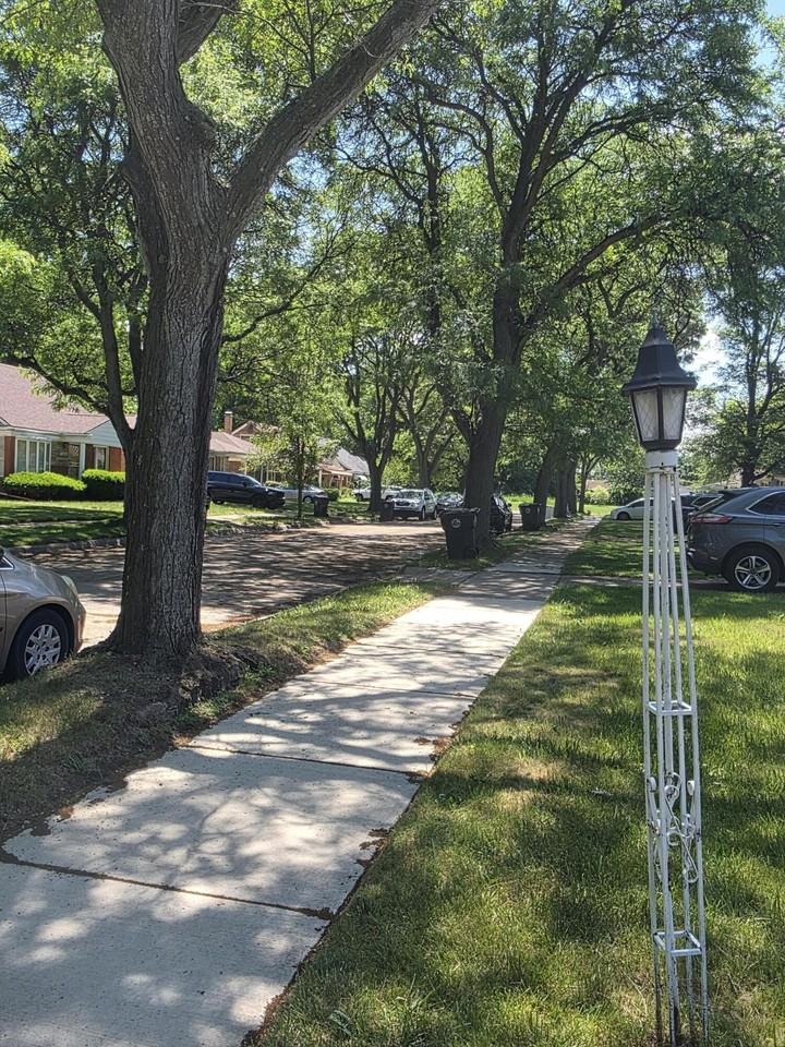 24051 Geneva St - Photo 2 of 29