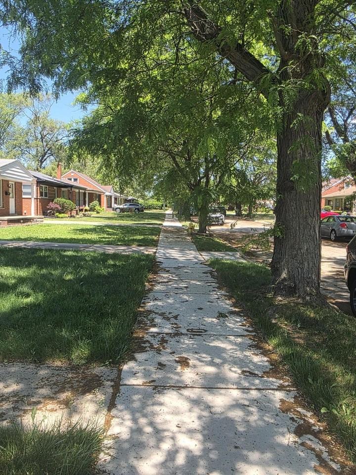 24051 Geneva St - Photo 3 of 29