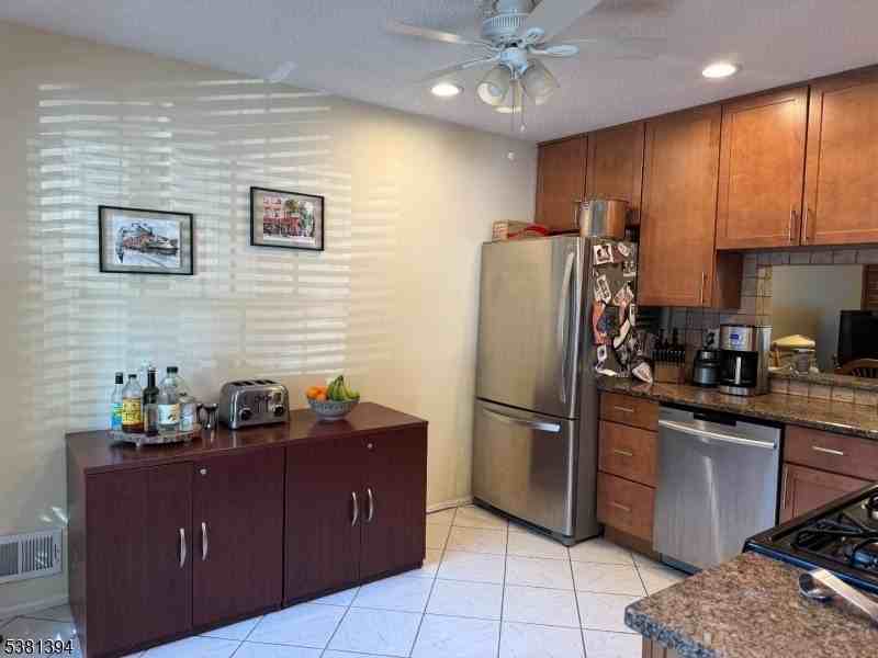 4 Woodward Ln - Photo 5 of 29