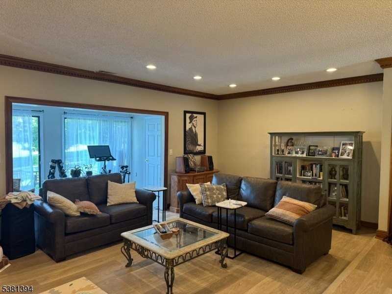 4 Woodward Ln - Photo 7 of 29