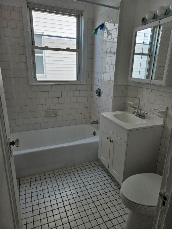 8 Astoria St #2 - Photo 5 of 6