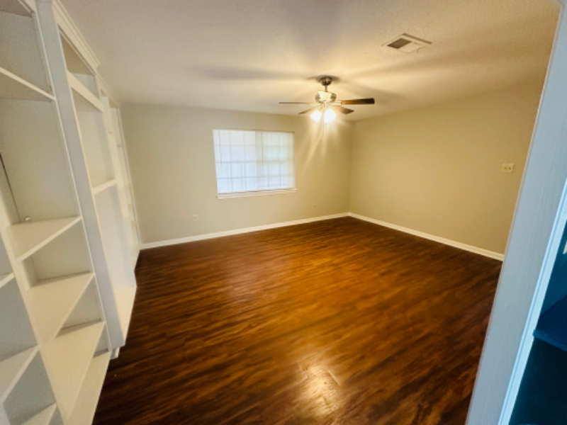 33230 Walker Rd N - Photo 3 of 19