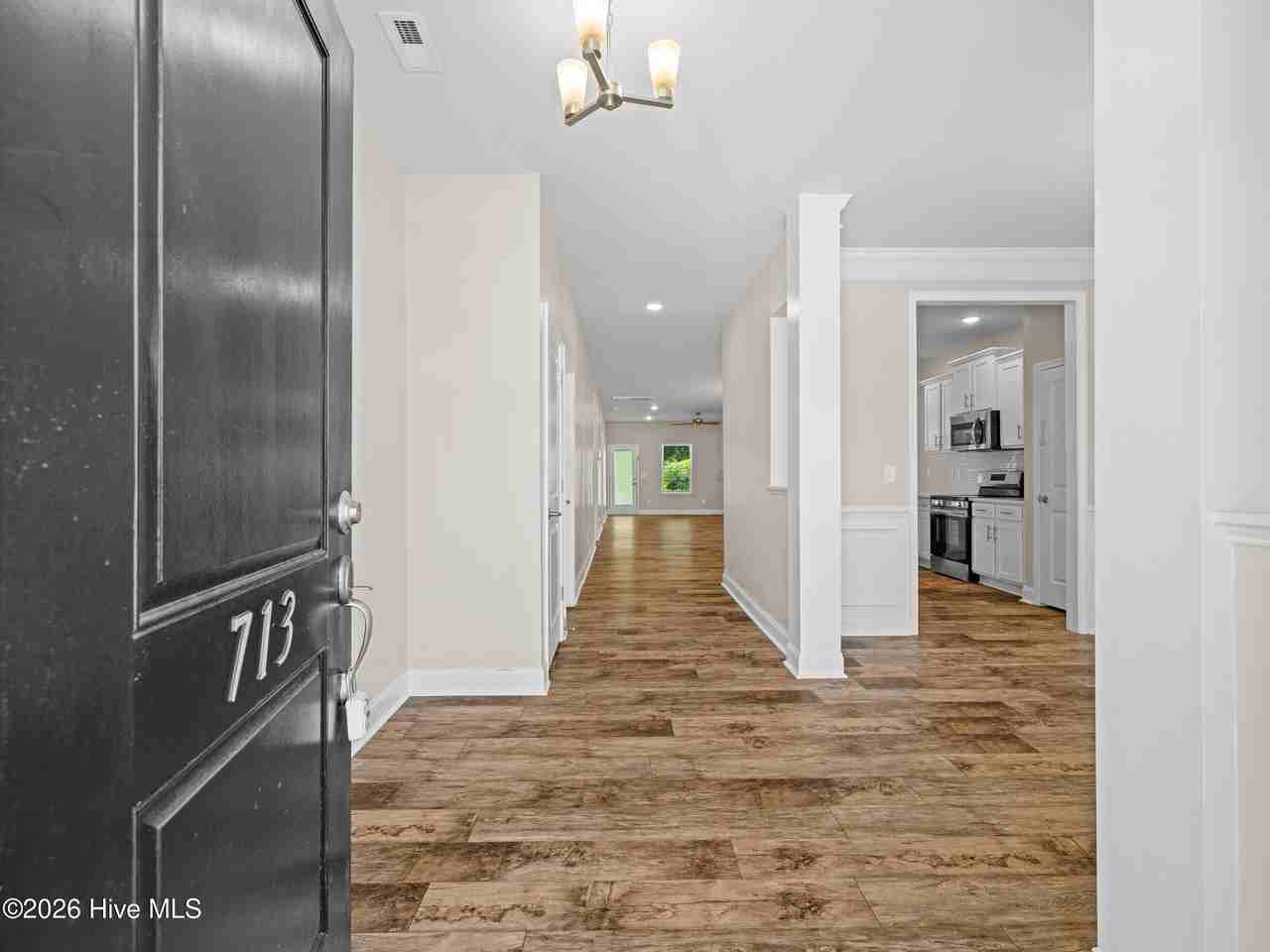 713 Greenwich Pl - Photo 5 of 42