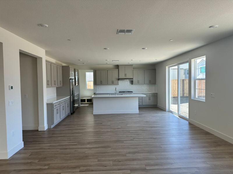 5377 Kusnick Ave - Photo 4 of 8